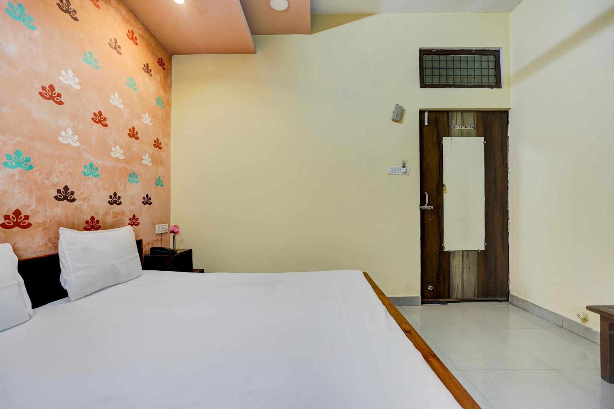 Hotel O Shyam Utsav Mirzāpur Exteriör bild