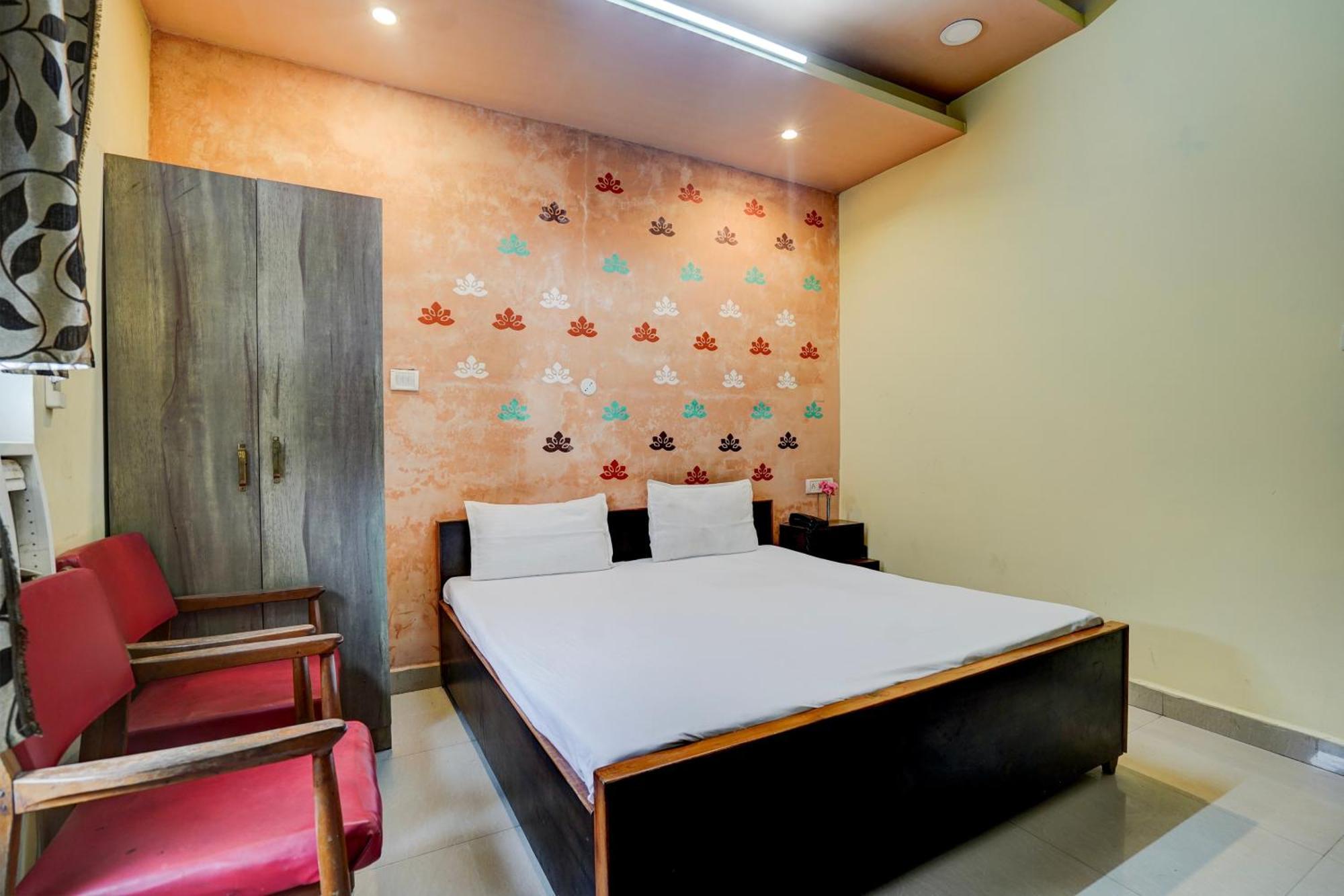 Hotel O Shyam Utsav Mirzāpur Exteriör bild